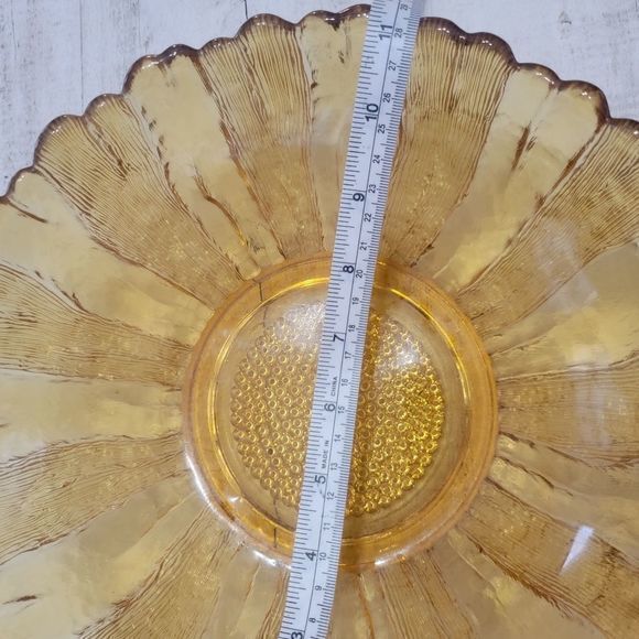 Vintage Amber Honey Gold Glass Bowl Floral Anchor Hocking Embossed - Picture 3 of 3